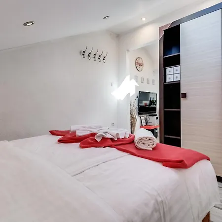 Coli App Afrodita & Antonia * Bakar