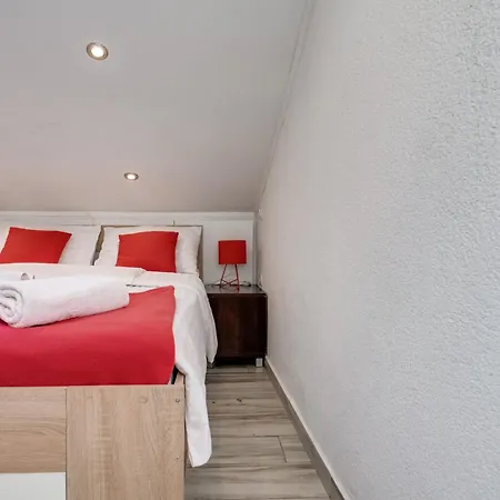 Coli App Afrodita & Antonia Bakar