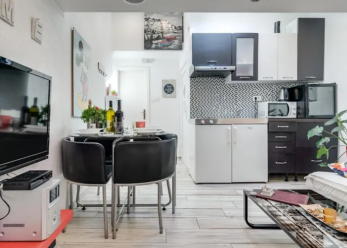 Coli App Afrodita & Antonia * Bakar