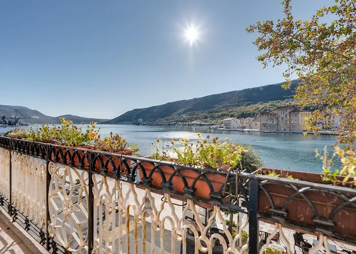 Coli App Afrodita & Antonia Apartman Bakar