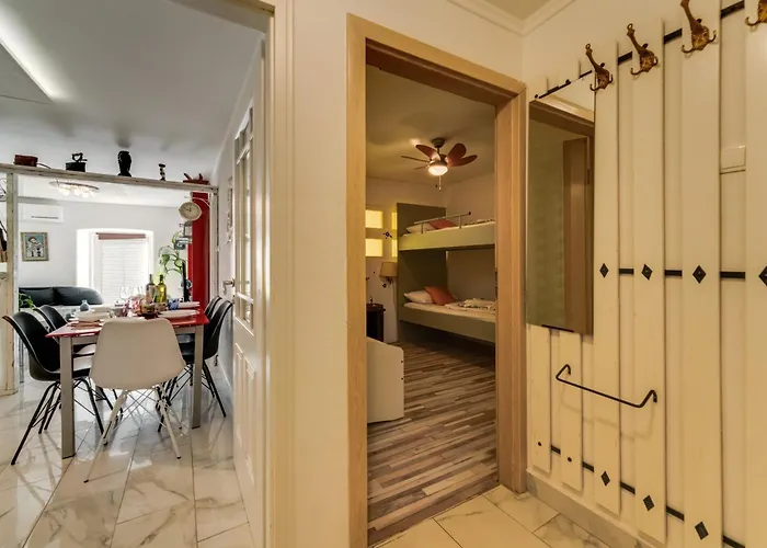 Coli App Afrodita & Antonia * Bakar