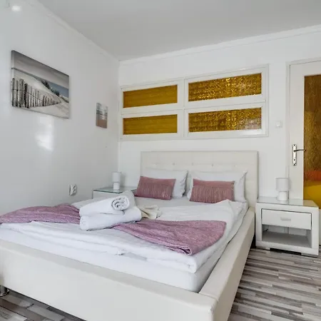 Coli App Afrodita & Antonia Apartament Bakar