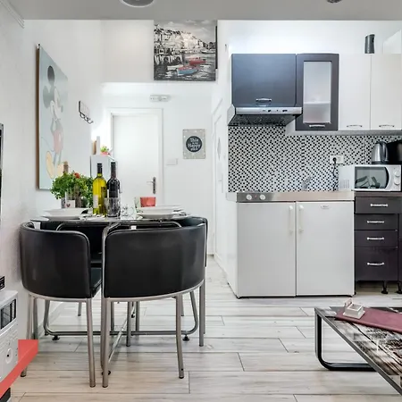 Coli App Afrodita & Antonia * 巴卡尔